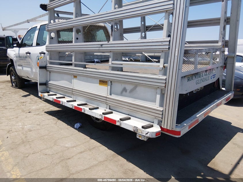 2015 CHEVROLET SILVERADO 2500HD BUILT AFTER AUG 14 auction photo 3