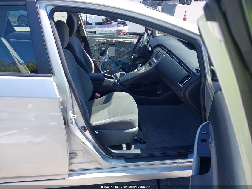 2013 TOYOTA PRIUS auction photo 5