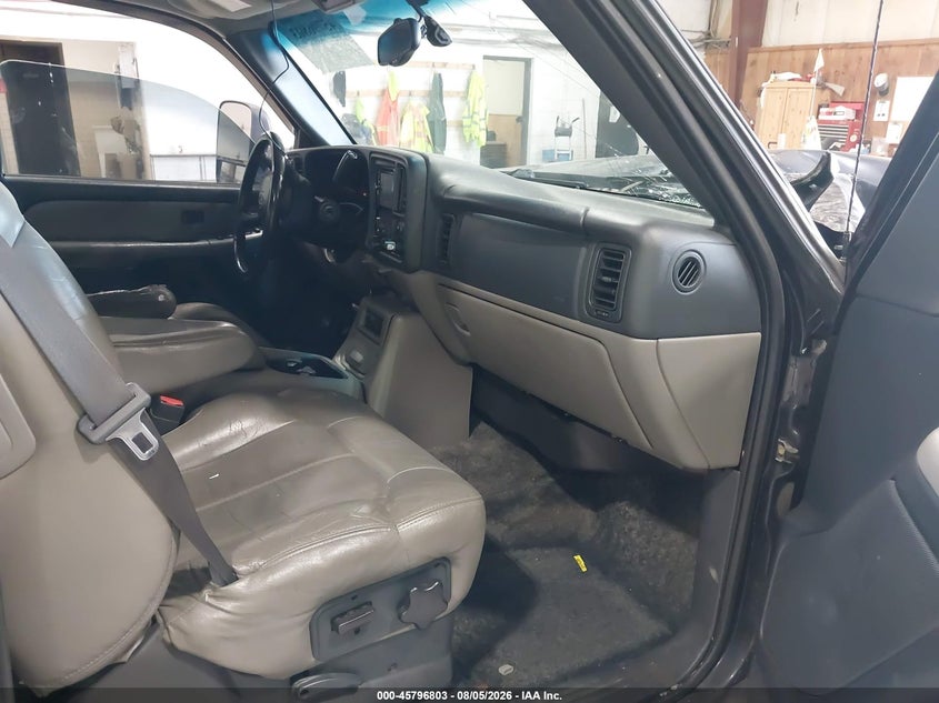 2002 CHEVROLET TAHOE auction photo 5