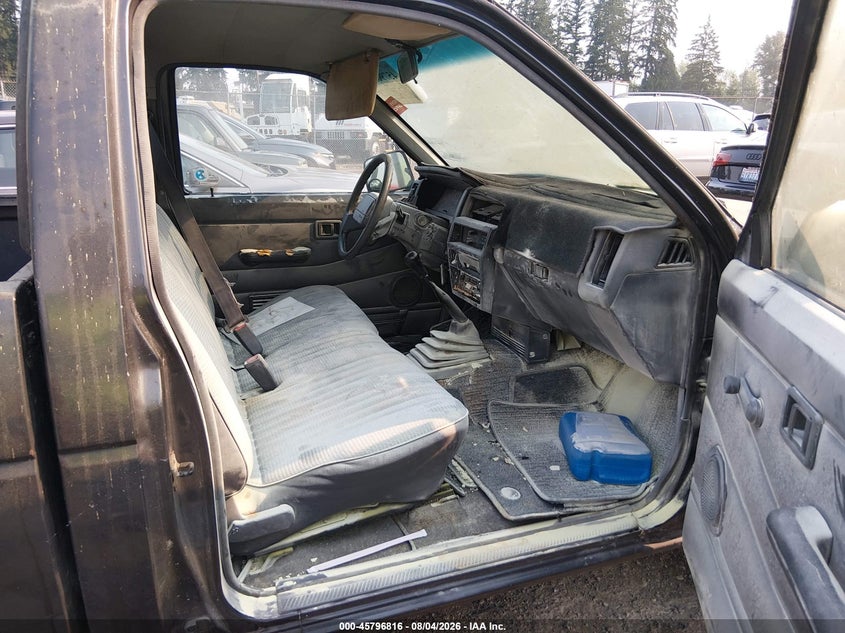 1993 NISSAN TRUCK auction photo 5