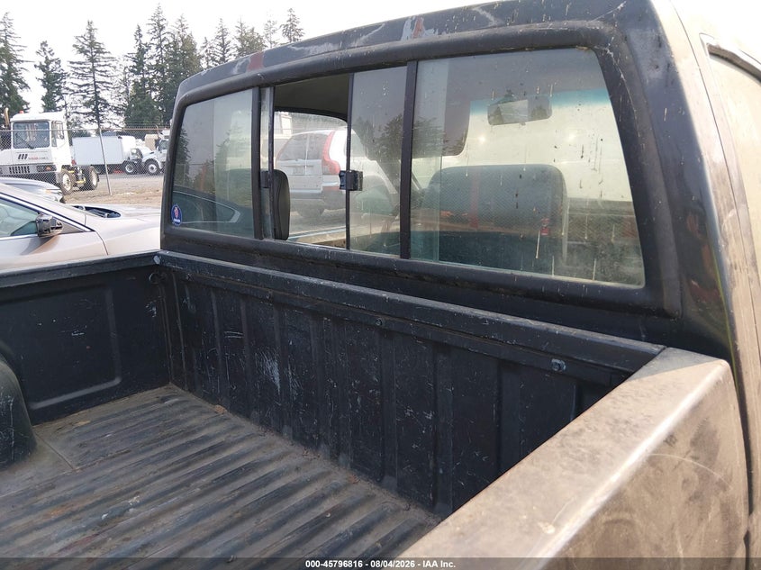 1993 NISSAN TRUCK auction photo 8