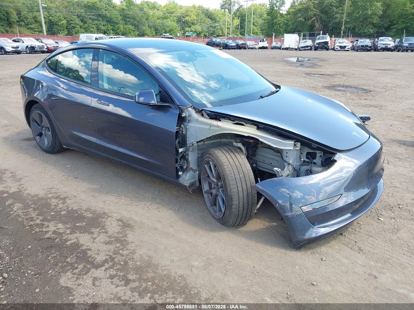 TESLA MODEL 3 - zdjęcie 1