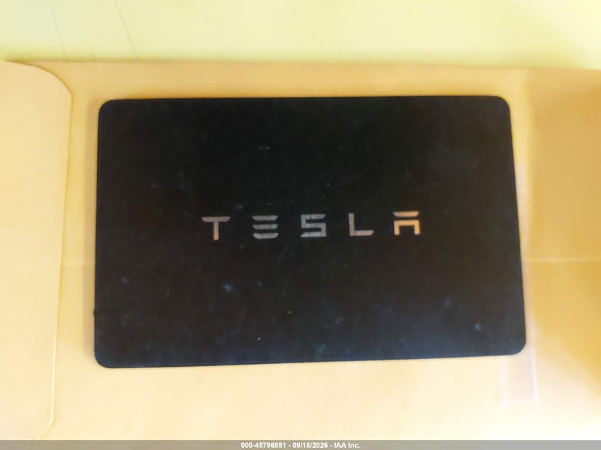TESLA MODEL 3 - zdjęcie 11