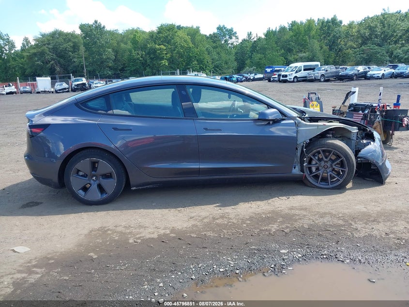 TESLA MODEL 3 - zdjęcie 14