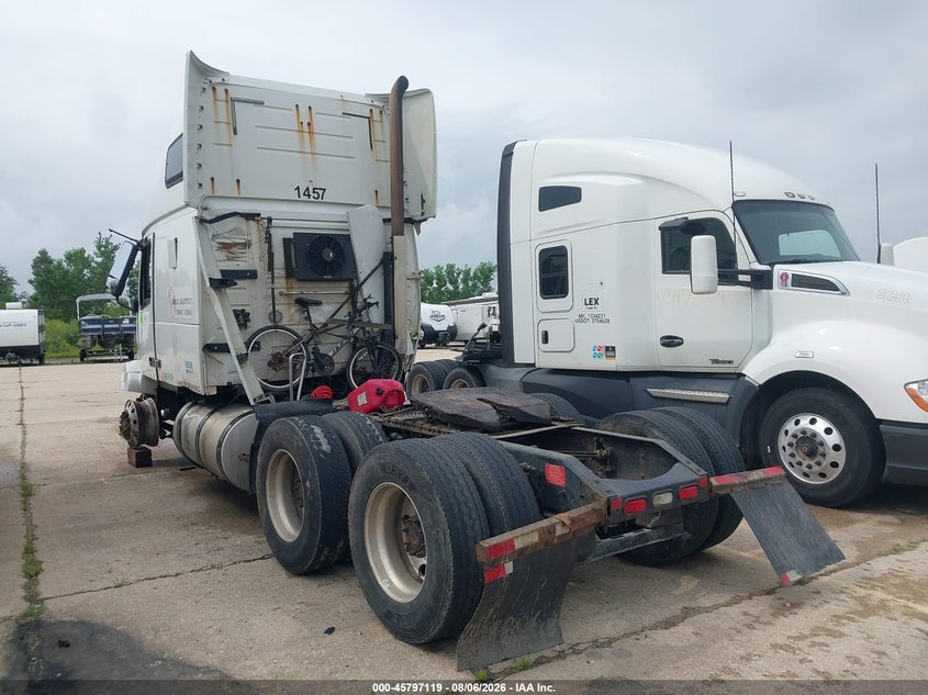 2014 VOLVO VN auction photo 3