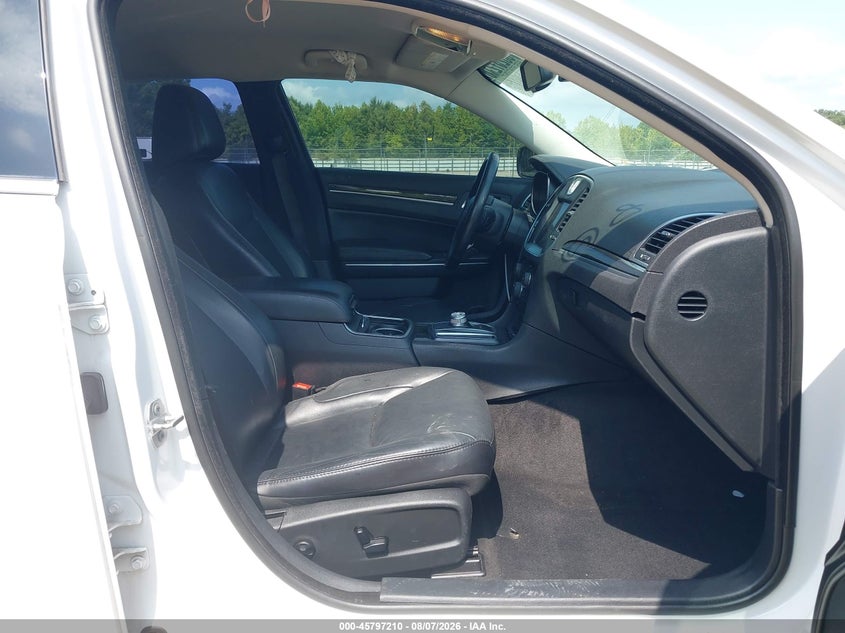 2015 CHRYSLER 300 auction photo 5
