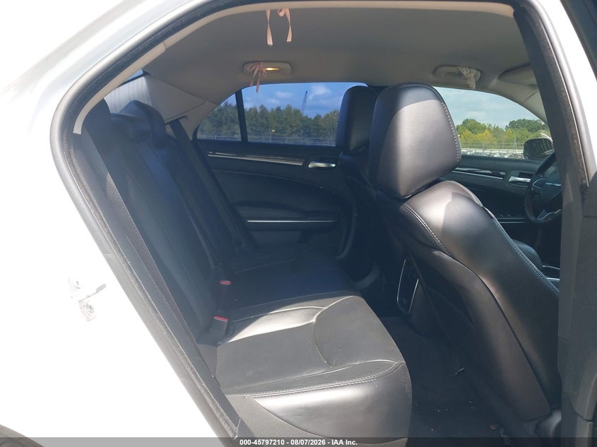 2015 CHRYSLER 300 auction photo 8