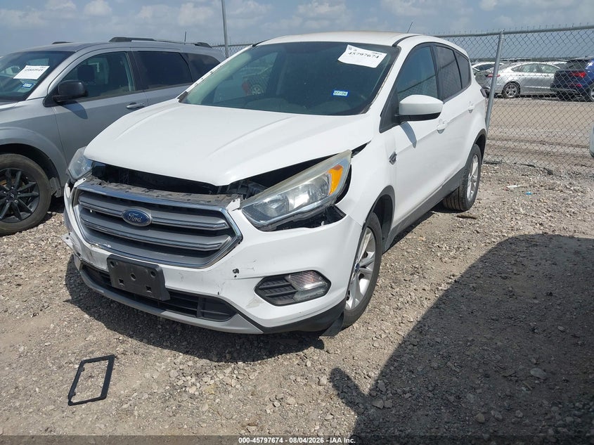 Vin: 1fmcu0gd2hud97057, lot: 46296505, ford escape se 20172