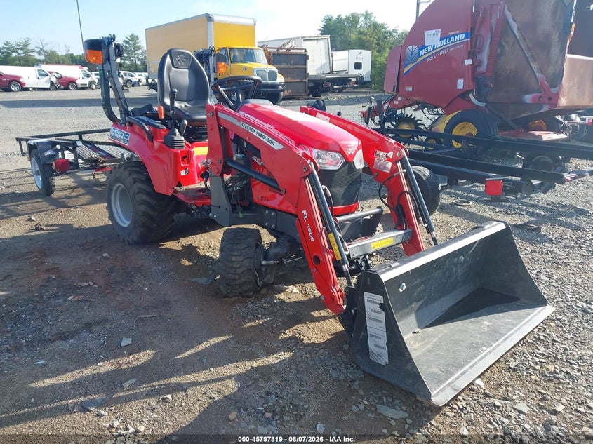2023 MASSEY FERGUSON GC1723E TRACTOR auction photo 1