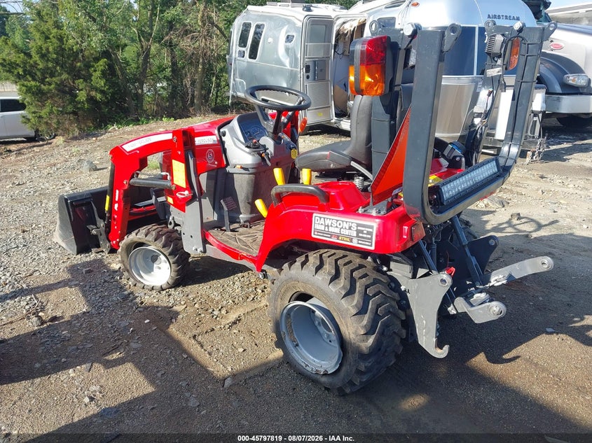 2023 MASSEY FERGUSON GC1723E TRACTOR auction photo 3