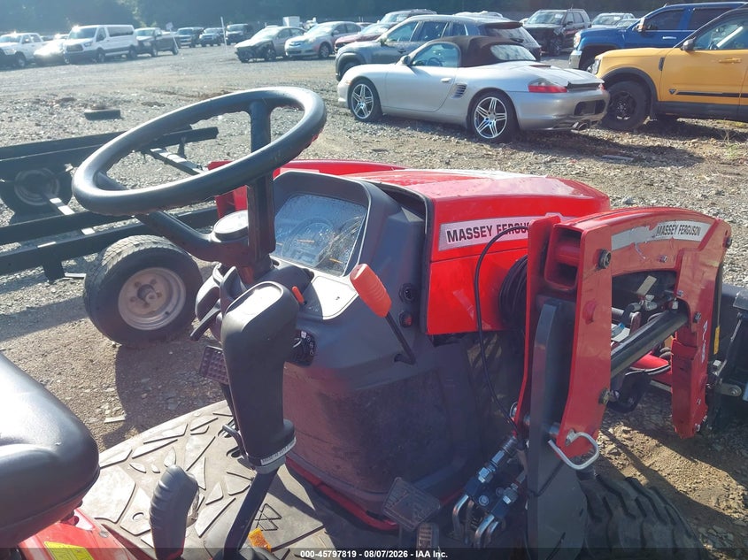 2023 MASSEY FERGUSON GC1723E TRACTOR auction photo 5