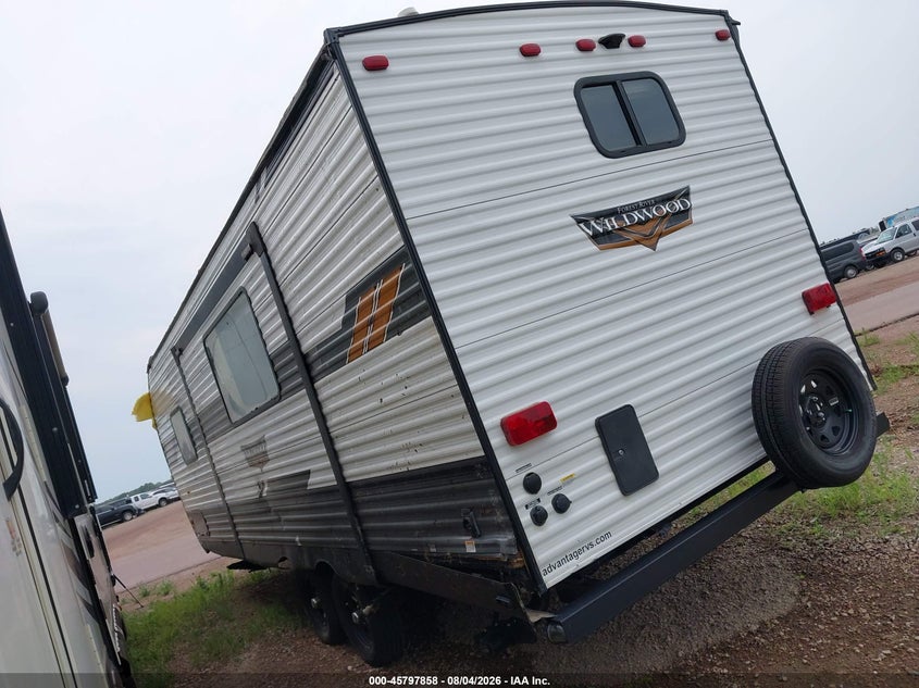 2021 FOREST RIVER WILDWOOD TRAVEL TRAILERS auction photo 3