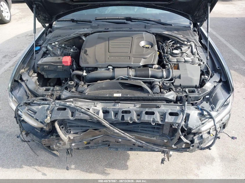 JAGUAR XE - zdjecie 10