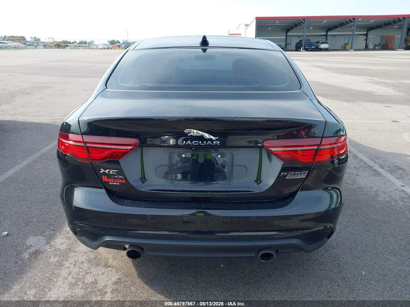 JAGUAR XE - zdjecie 17