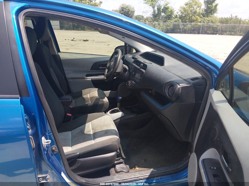 2013 TOYOTA PRIUS C auction photo 5