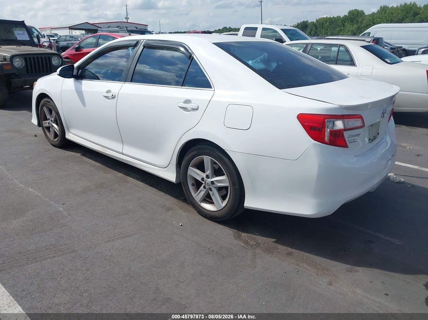 Vin: 4t1bf1fk2eu322575, lot: 46296704, toyota camry se 20143