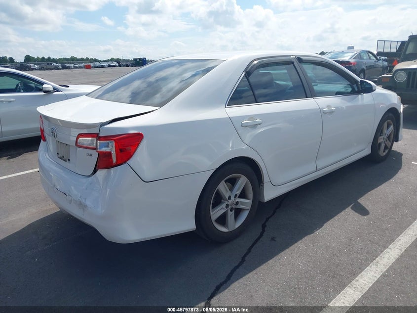 Vin: 4t1bf1fk2eu322575, lot: 46296704, toyota camry se 20144