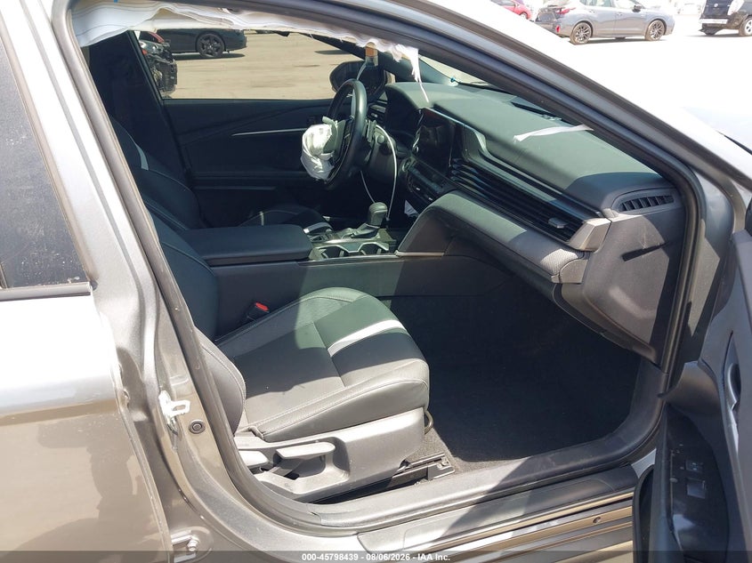 2025 TOYOTA CAMRY SEDAN 2.5L I-4 DI, DOHC, VVT, 184HP