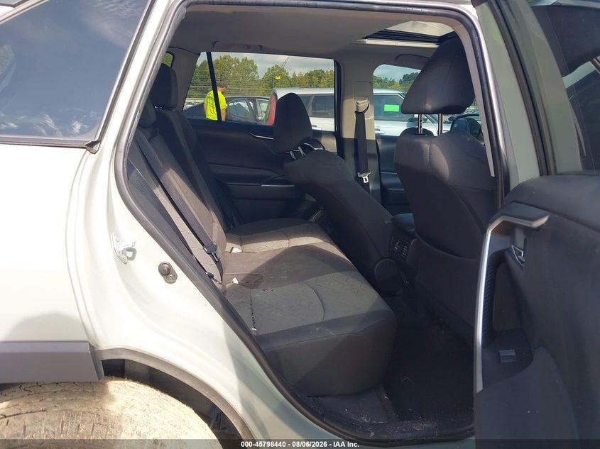TOYOTA RAV4 - zdjęcie 8