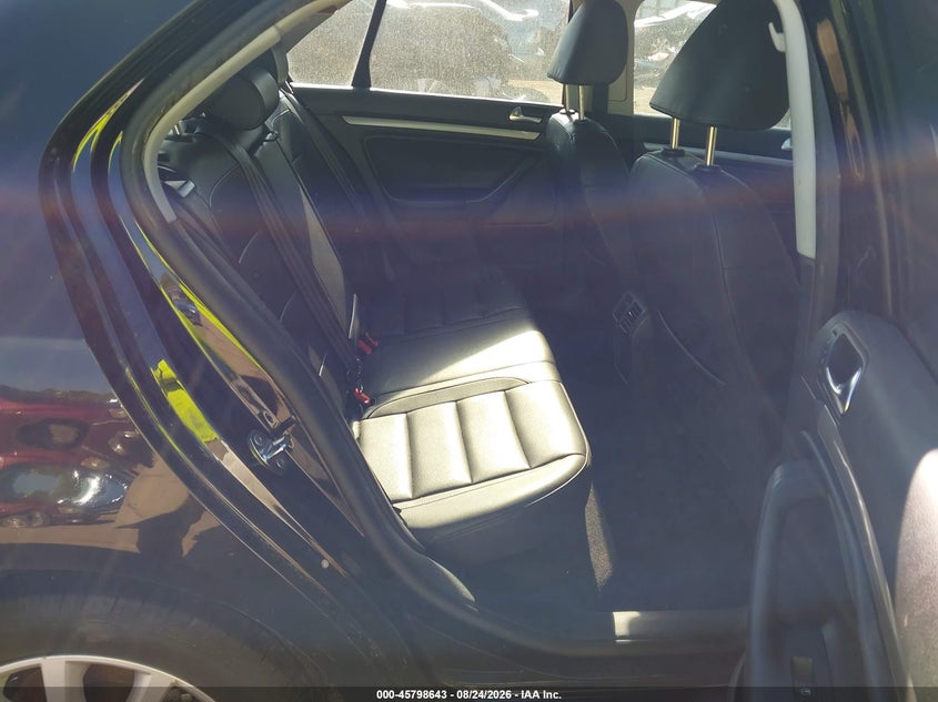 2010 VOLKSWAGEN JETTA auction photo 8
