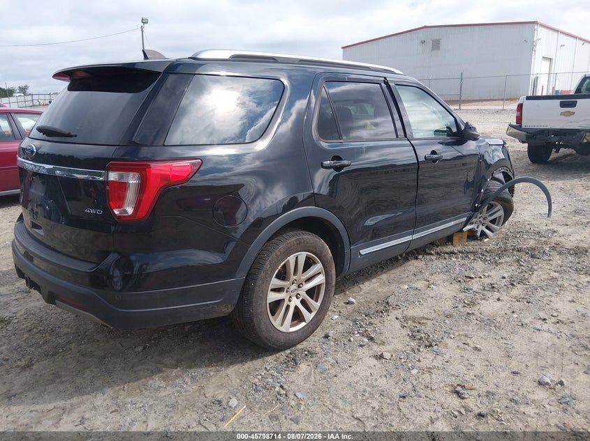 2019 FORD EXPLORER XLT · Photo 4