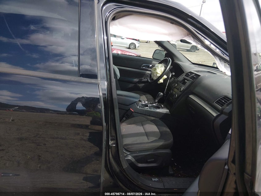 2019 FORD EXPLORER XLT · Photo 5