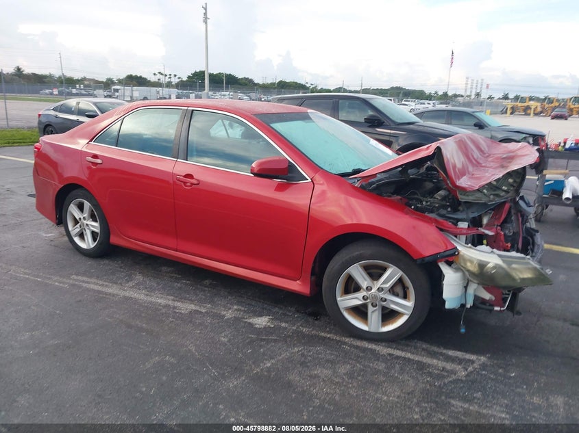 Vin: 4t1bf1fk1eu727455, lot: 46297713, toyota camry se 2014 img_1