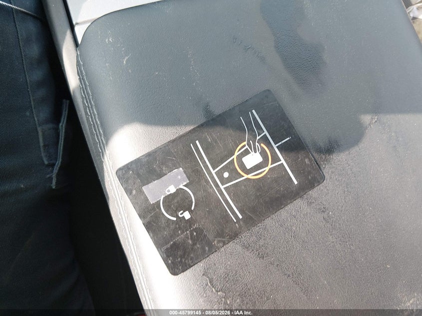 TESLA MODEL 3 - zdjęcie 11