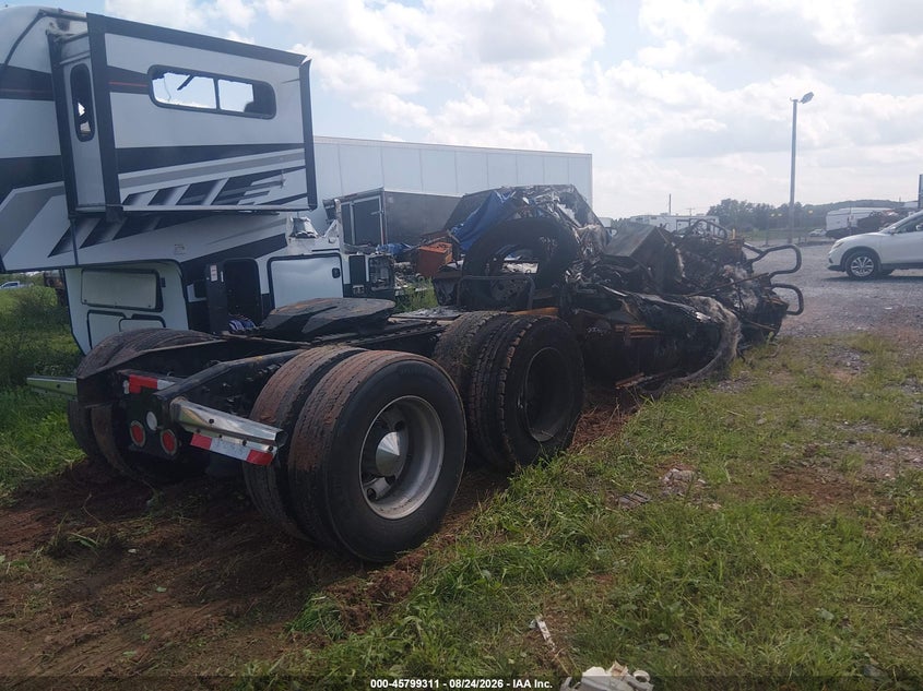 2018 FREIGHTLINER CASCADIA 125 auction photo 3