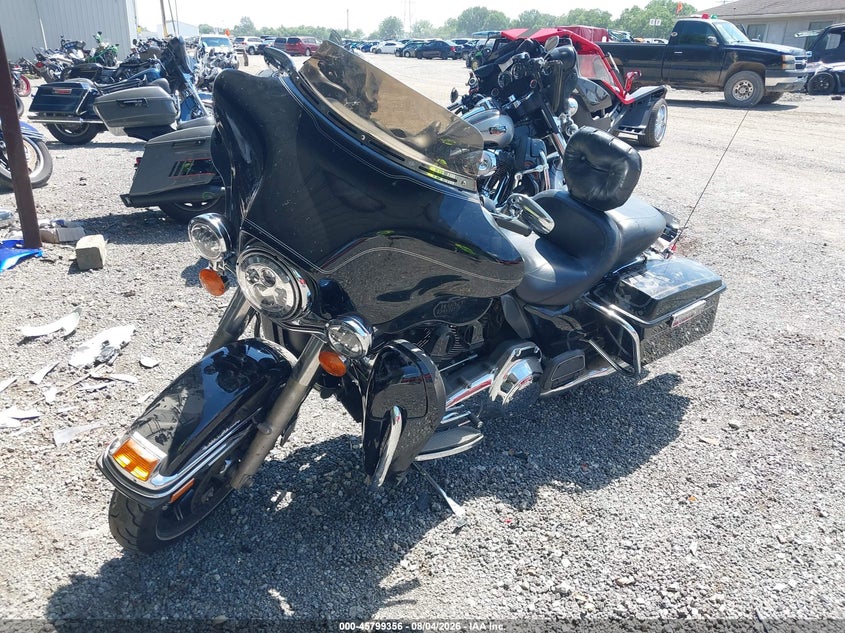 2010 HARLEY-DAVIDSON FLHTCU auction photo 2