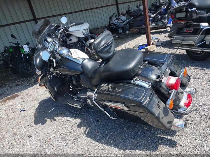 2010 HARLEY-DAVIDSON FLHTCU auction photo 3