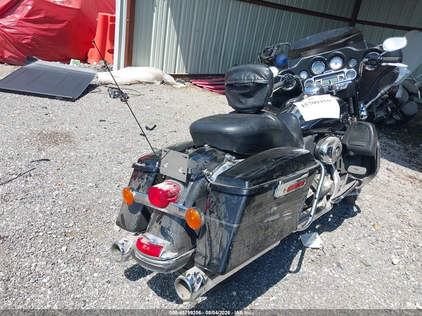 2010 HARLEY-DAVIDSON FLHTCU auction photo 4