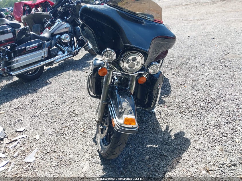 2010 HARLEY-DAVIDSON FLHTCU auction photo 5
