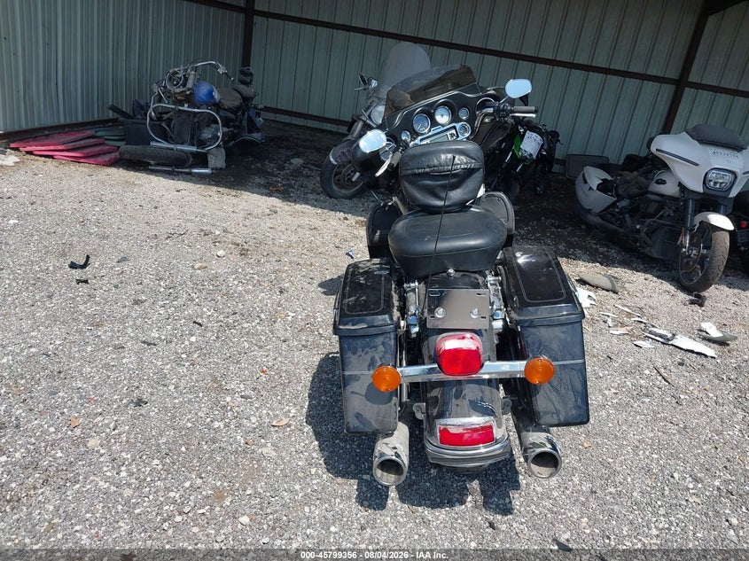 2010 HARLEY-DAVIDSON FLHTCU auction photo 6