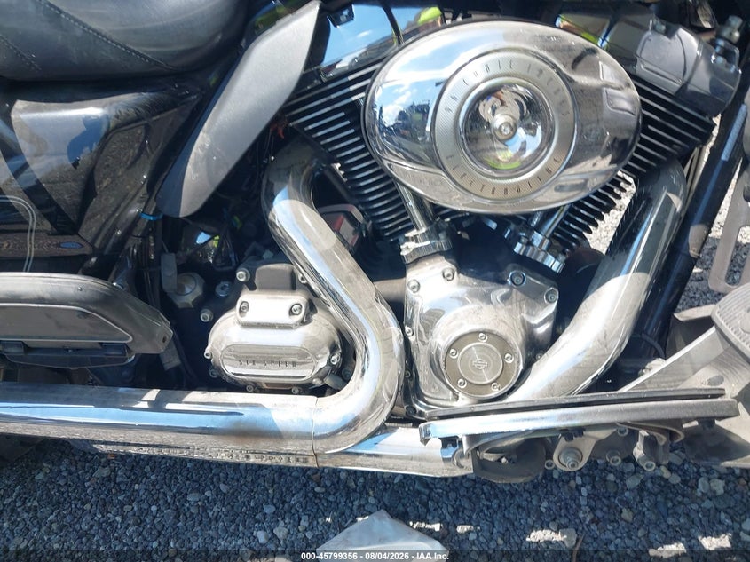 2010 HARLEY-DAVIDSON FLHTCU auction photo 8