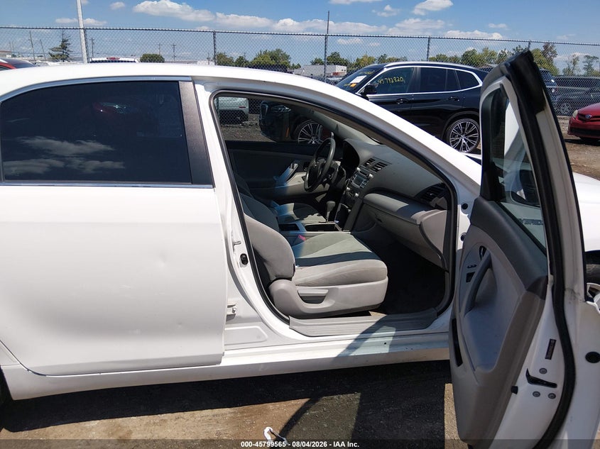 2009 TOYOTA CAMRY HYBRID auction photo 5