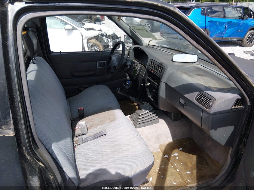 1995 NISSAN TRUCK auction photo 5