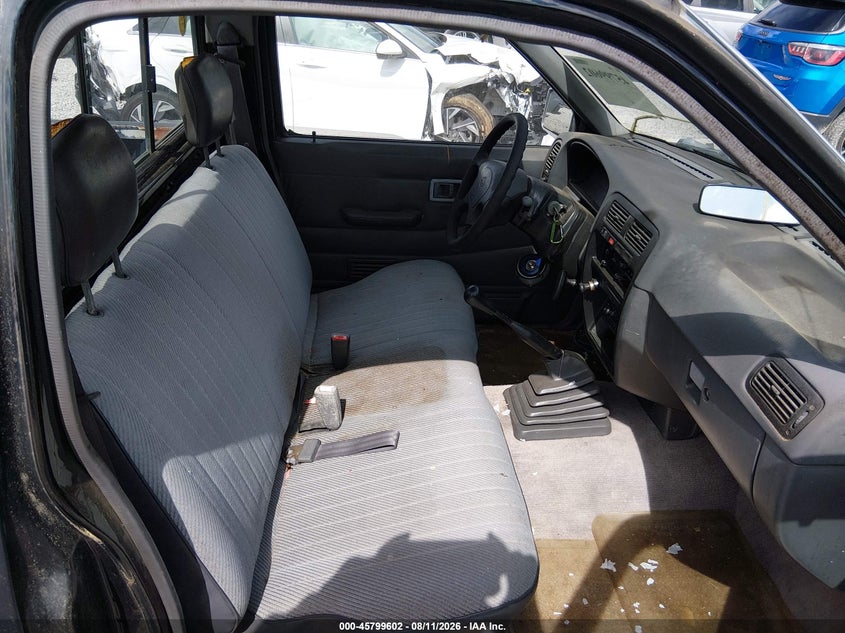 1995 NISSAN TRUCK auction photo 8