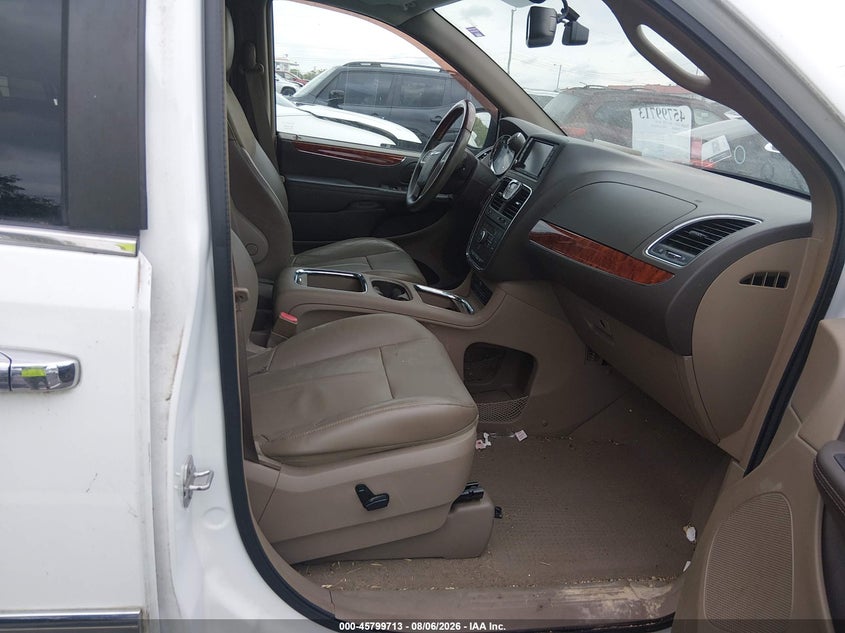 2015 CHRYSLER TOWN & COUNTRY auction photo 5