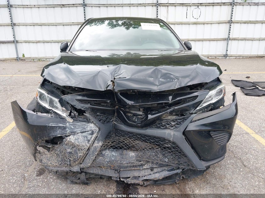 TOYOTA CAMRY - zdjęcie 12