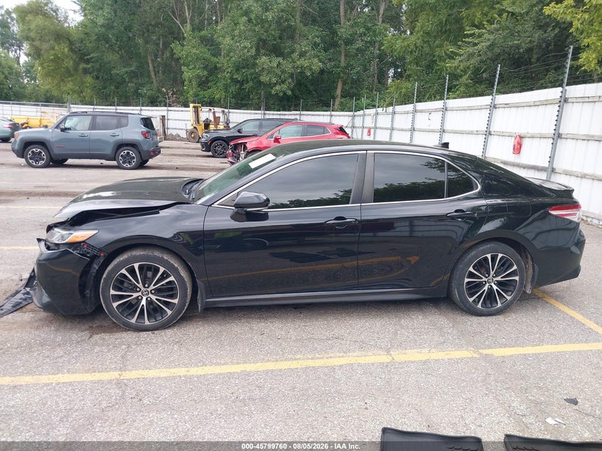 TOYOTA CAMRY - zdjęcie 14