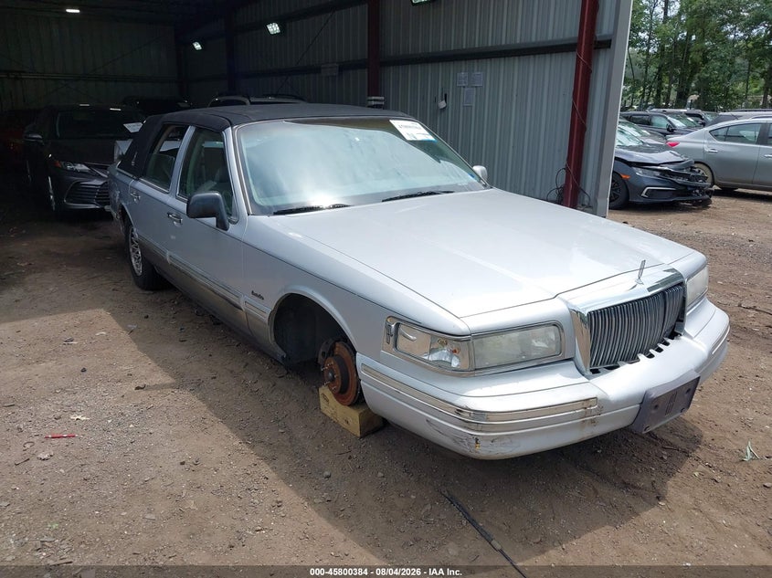 1997 Lincoln Town Car Executive, Front & Rear, IAAI, VIN 1LNLM81W2VY672164
