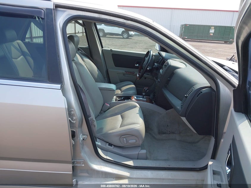 2004 CADILLAC SRX auction photo 5