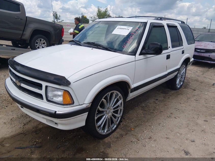 1997 CHEVROLET BLAZER auction photo 2