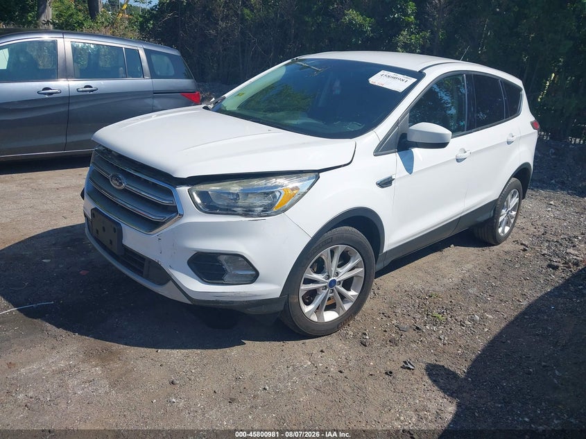 Vin: 1fmcu9gd2hub55759, lot: 46299812, ford escape se 20172