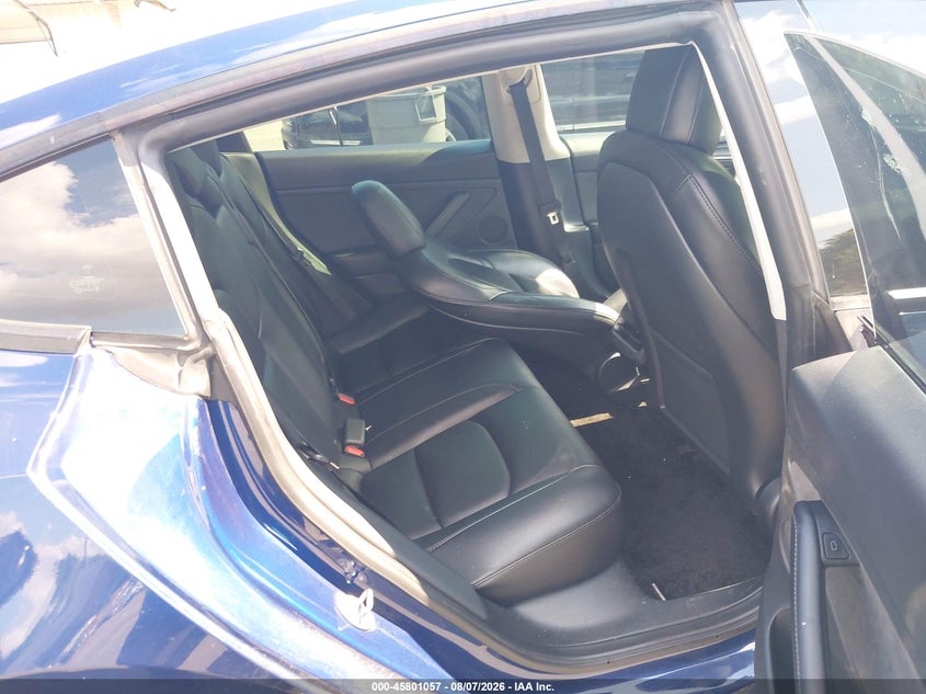 TESLA MODEL 3 - zdjęcie 8