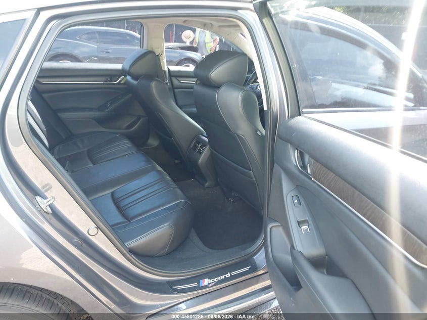 2018 HONDA ACCORD auction photo 8