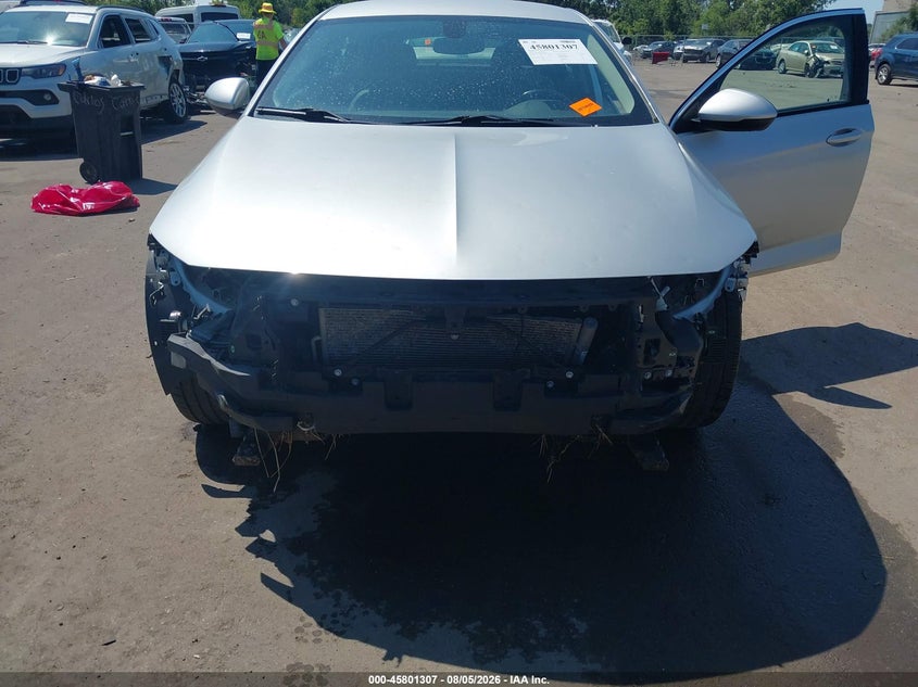 BUICK REGAL SPORTBACK 2018 VIN W04GP6SX4J1077919