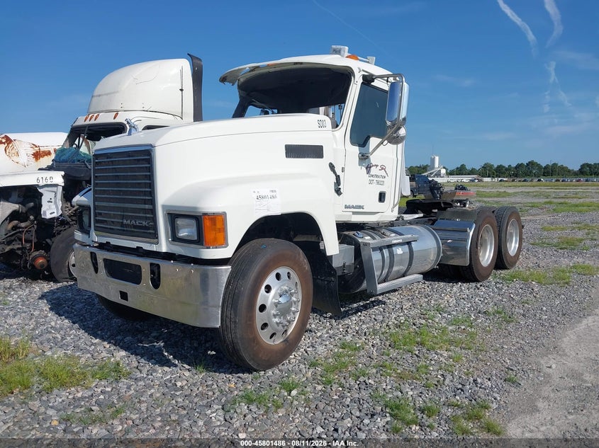 2017 MACK PINNACLE auction photo 2