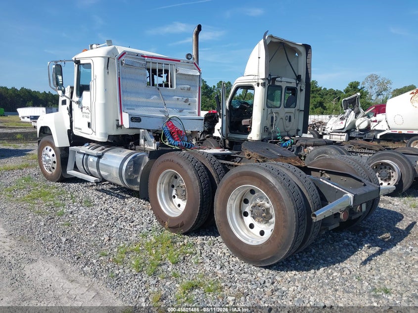 2017 MACK PINNACLE auction photo 3